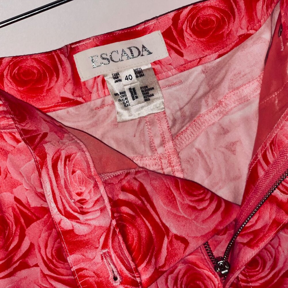 Escada Floral Design Capris, Size 40, 6 US, Raspberry/Red Shades